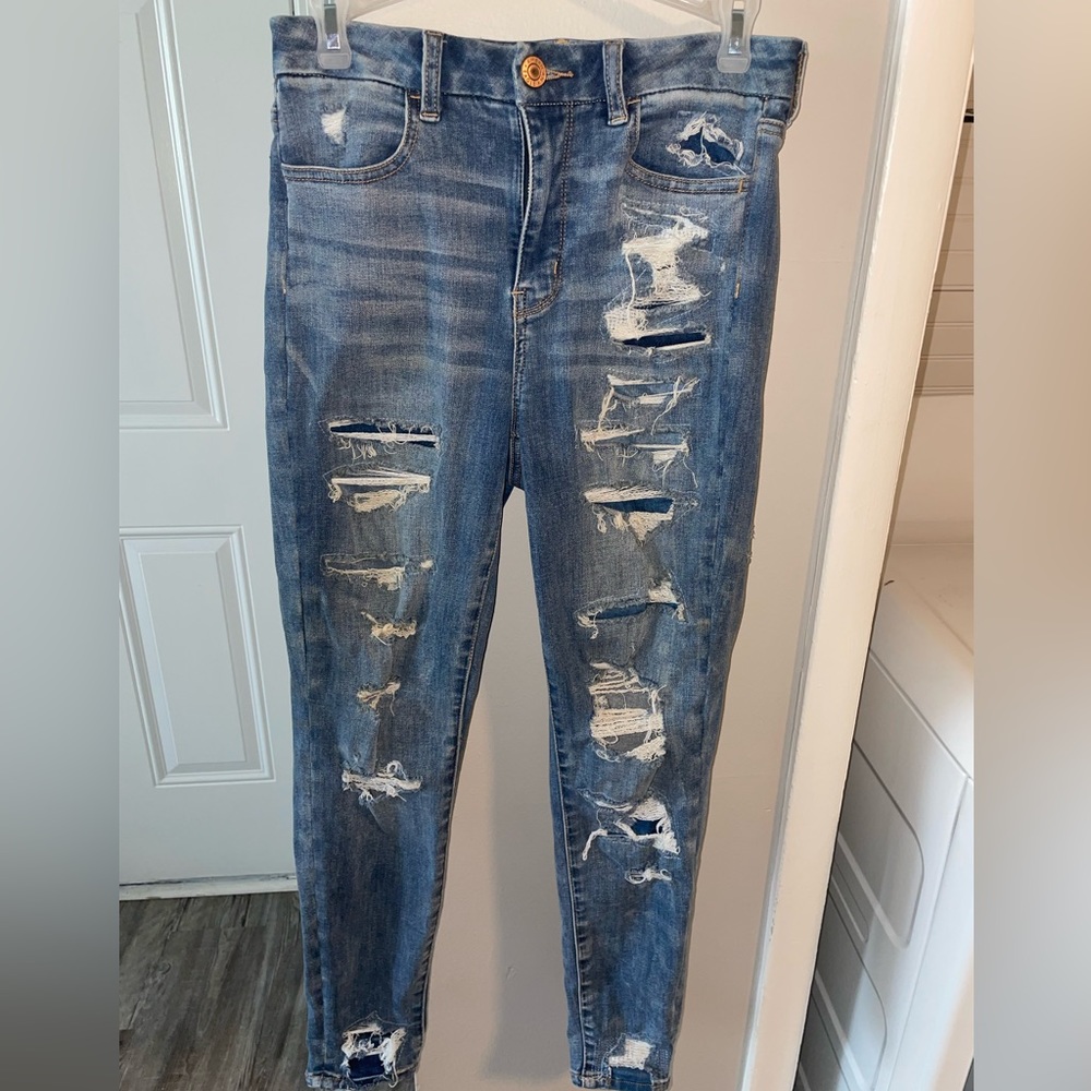 American Eagle ripped high rise jeans. Next level stretch. Size 6 short.